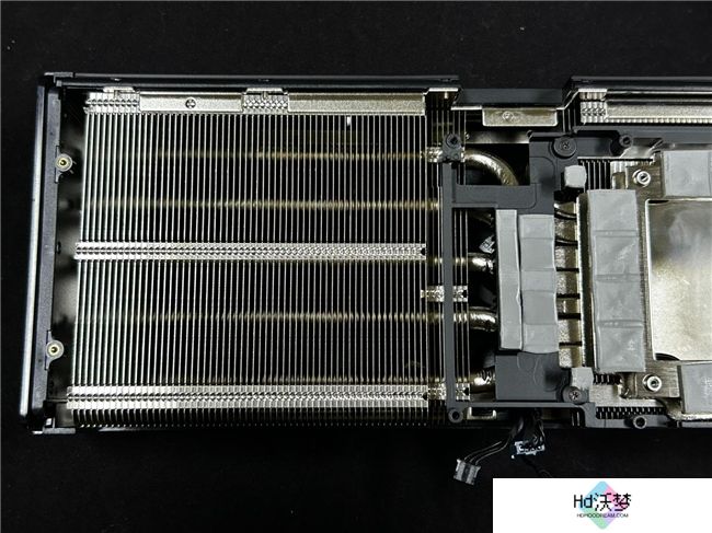 炫酷来袭，耕升 GeForce RTX 5070 Ti 炫光·超 OC带来超高性能
