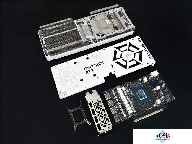 开启DLSS 4 步入4K游戏新门槛，耕升 GeForce RTX 5070 踏雪 OC 灵动来袭！