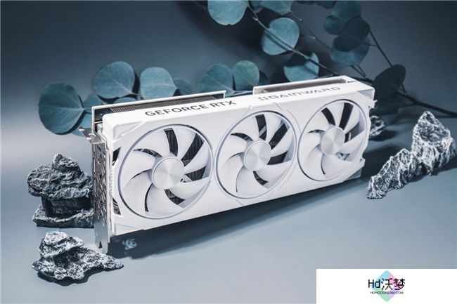 开启DLSS 4 步入4K游戏新门槛，耕升 GeForce RTX 5070 踏雪 OC 灵动来袭！