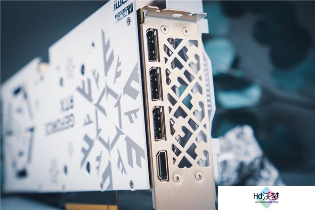 开启DLSS 4 步入4K游戏新门槛，耕升 GeForce RTX 5070 踏雪 OC 灵动来袭！
