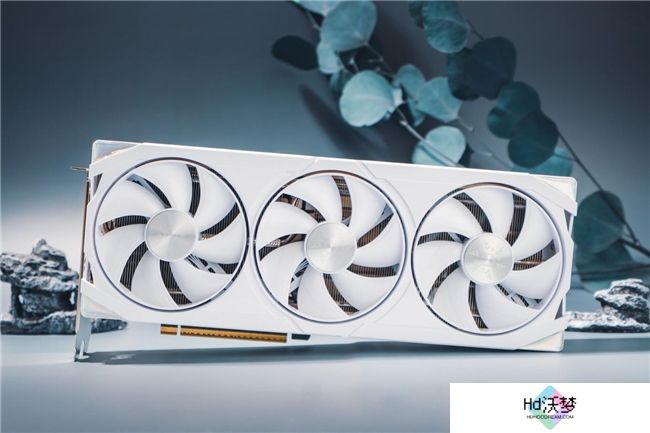 开启DLSS 4 步入4K游戏新门槛，耕升 GeForce RTX 5070 踏雪 OC 灵动来袭！