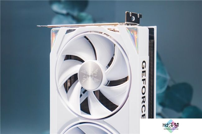 开启DLSS 4 步入4K游戏新门槛，耕升 GeForce RTX 5070 踏雪 OC 灵动来袭！