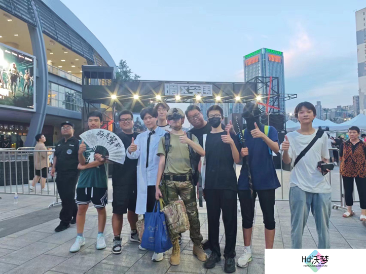 在重庆，我见到了酷暑都盖不住的《暗区突围》玩家
