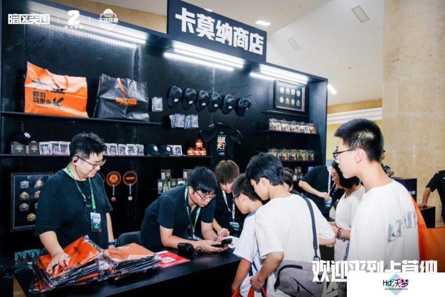 在重庆，我见到了酷暑都盖不住的《暗区突围》玩家