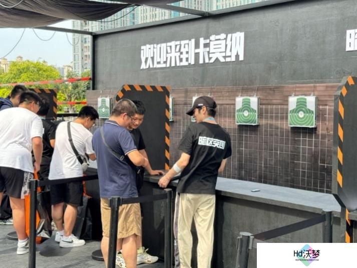 在重庆，我见到了酷暑都盖不住的《暗区突围》玩家
