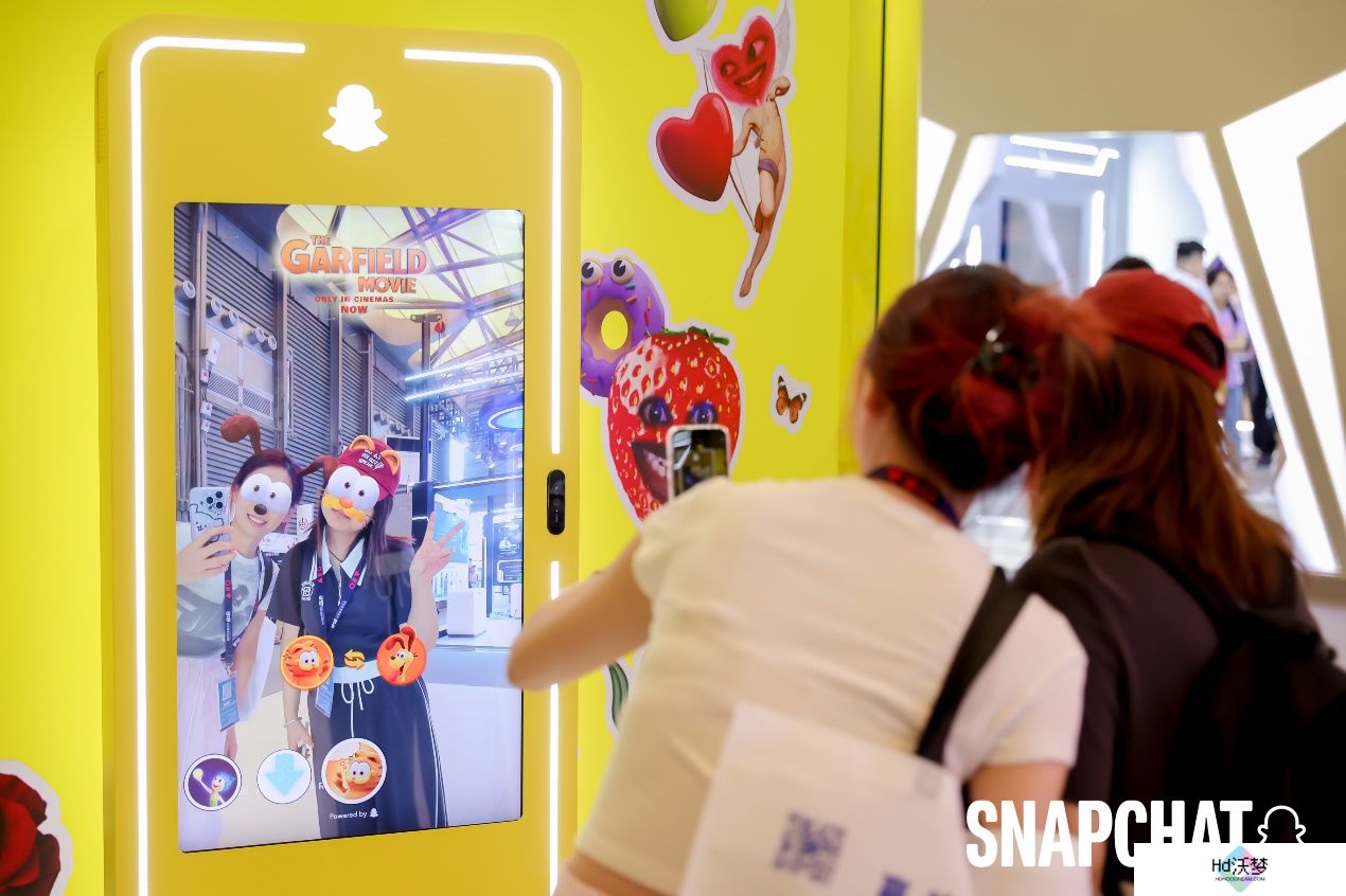 Snapchat 携“巨型 AR 魔镜” 空降 ChinaJoy，成 B2B 展馆最热展台之一