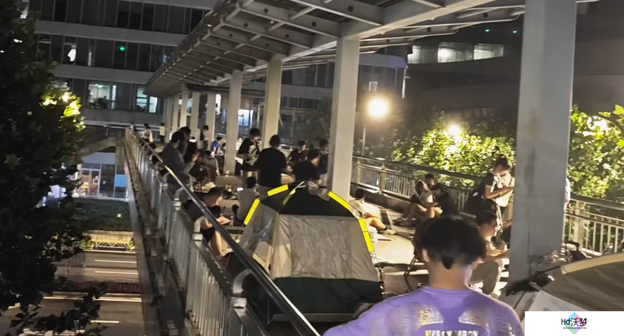 当众脱翔，直接上嘴，这届BW现场太抽象了