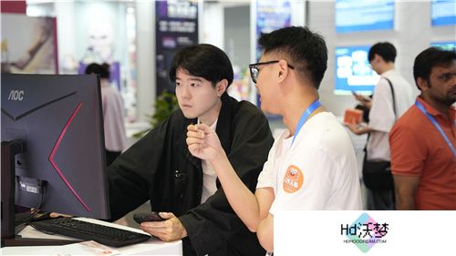创新驱动新飞跃，螃蟹游戏服务网精彩亮相第三届数贸会