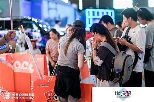 螃蟹账号反诈卷到CJ现场，一栗小莎子现身螃蟹游戏服务网展台