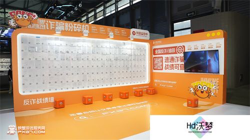 螃蟹账号反诈卷到CJ现场，一栗小莎子现身螃蟹游戏服务网展台